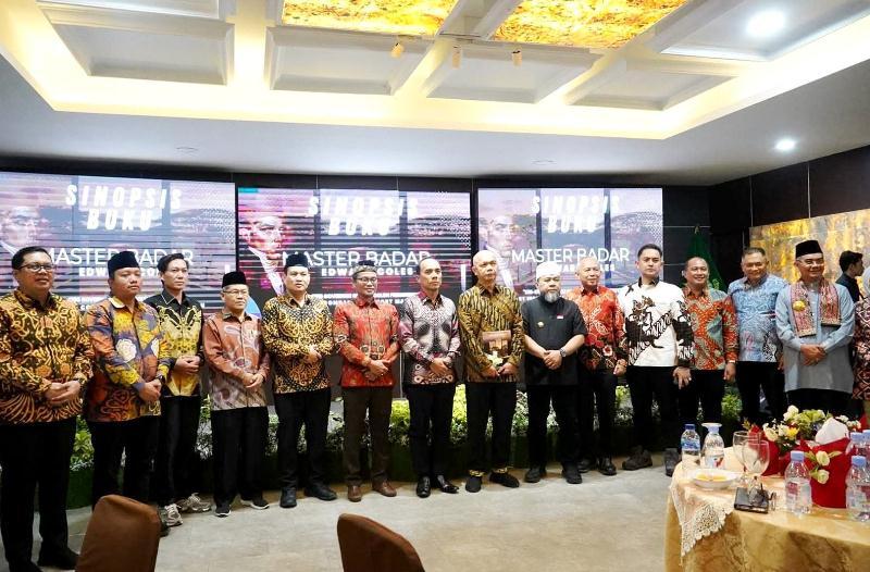 Kisah Edward Coles akan Diangkat ke Layar Lebar, Tertarik Launching Sinopsis Buku Master Badar