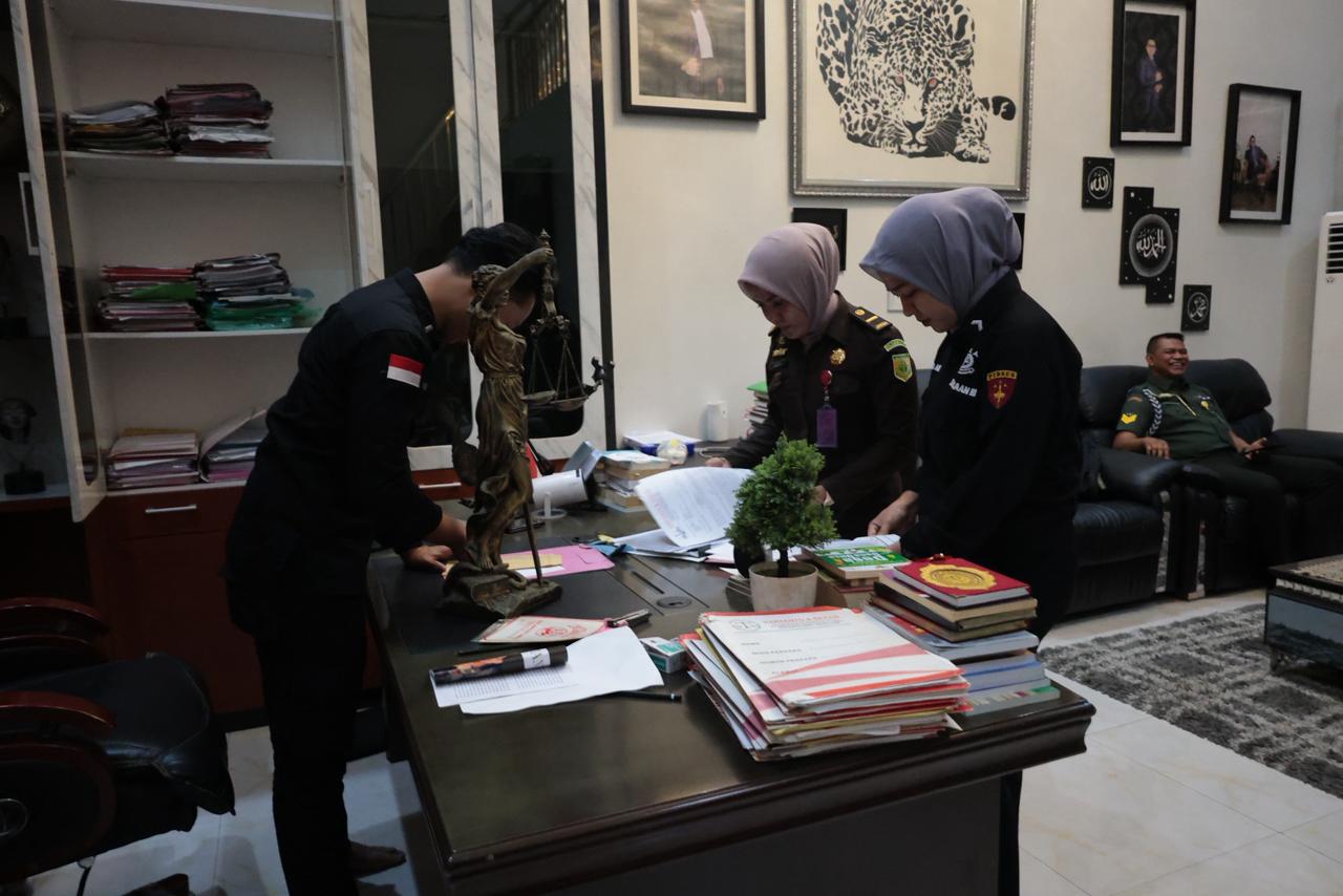 Dokumen, Kwitansi, dan Barang Elektronik Disita — Empat Tersangka Sudah Ditetapkan