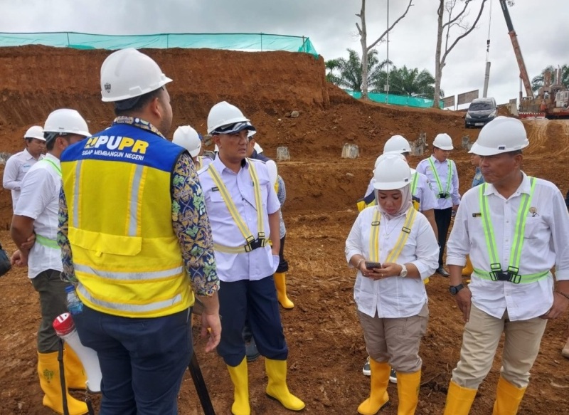 Penjabat Bupati Bengkulu Tengah Tinjau  Pembangunan   Instalasi Pengelolaan SPAM  di Lubuk Puar