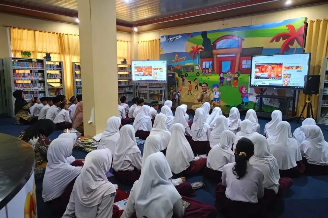 Perpustakaan Provinsi Bengkulu Sediakan TV Layar Besar Sebagai Media Pembelajaran untuk Pengunjung
