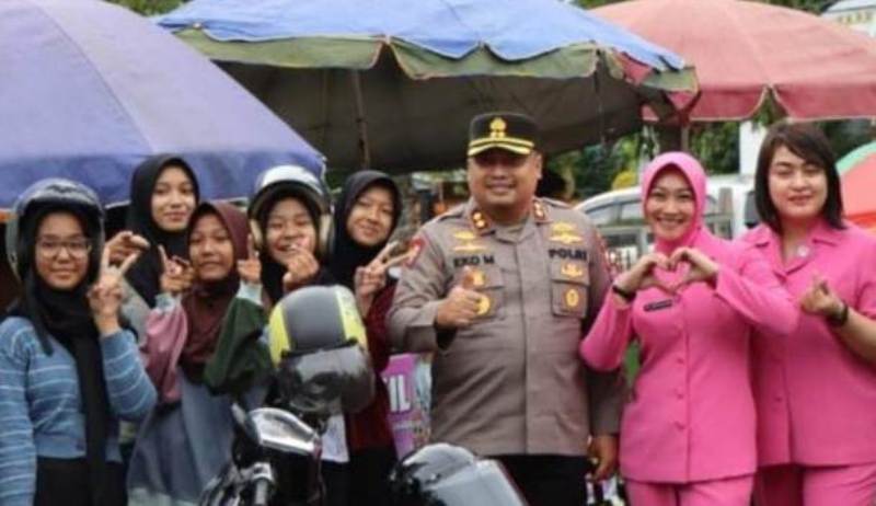 Warga Ucapkan Terima Kasih, Polres Bengkulu Utara Berbagi Takjil