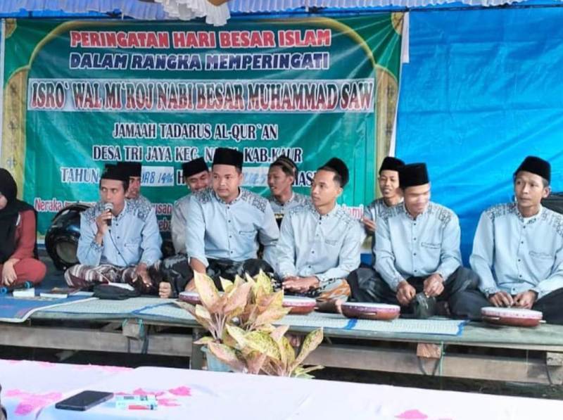 Jadikan Masyarakat Tri Jaya Religius,   Pemerintahan Desa Peringati Israk  Mikraj