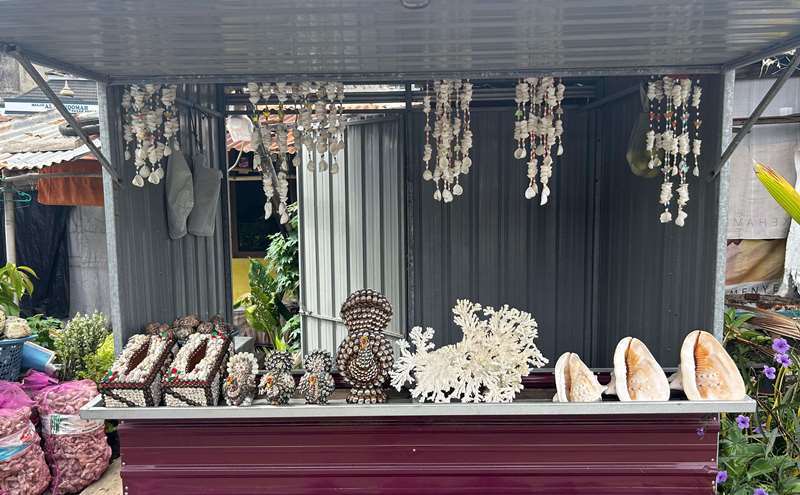 Kerajinan Susilowati:  Limbah Laut Menjadi Cinderamata Bernilai Jual Tinggi