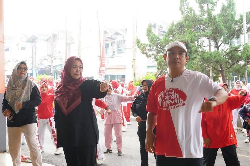  Walikota   Senam Bersama ASN Pemkot Bengkulu di Mega Mall