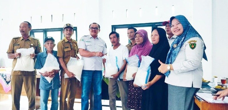 Pemda Bengkulu Selatan Salurkan 1.200 Paket Bantuan  Untuk Petani Korban Bencana Alam 