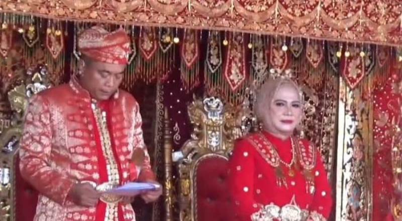 Bupati Bengkulu Tengah Dapat Gelar Baginda Maharaja Sakti II