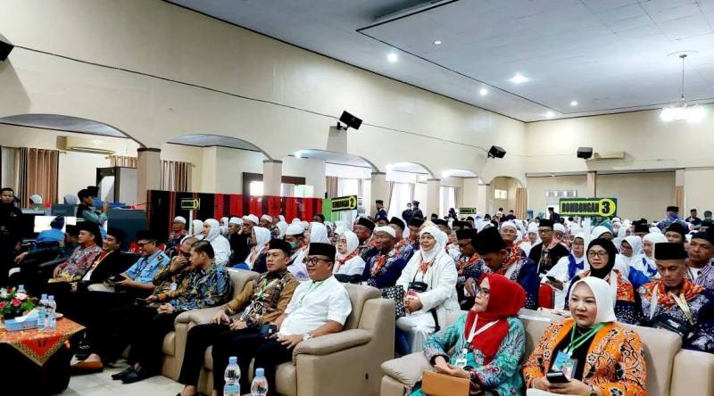 Asisten I dan Kabag Kesra  Hadiri  Pelepasan Jamaah Calon Haji Kota Bengkulu