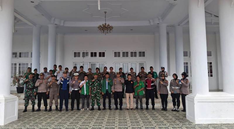 Berikan Rasa Aman, Polres, TNI dan Ormas Gelar Patroli Gabungan di Seluma
