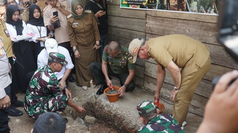 Warga Nakau Terima Bantuan Rehabilitasi Rumah Tidak Layak Huni   dari Kodam II Sriwijaya