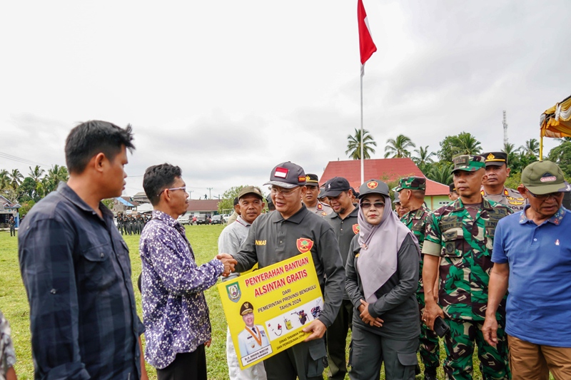 Rohidin Mersyah Anak Petani yang Tidak Akan Ingkar Janji Untuk Sejahterakan Para Petani