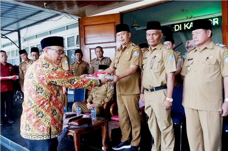  Pemda Kaur Ikut Sukseskan Gerakan Pembagian 10 Juta Bendera Merah Putih 