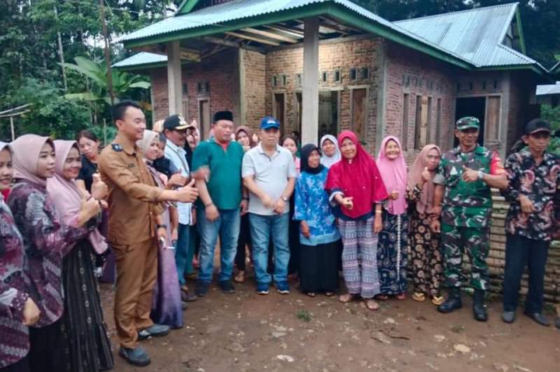 Tak Ada Signal  Hape, Warga Desa Talang Beringin Kasih Pekerjaan Rumah ke Bupati Seluma 