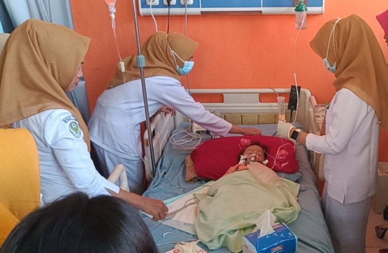  Khaira Nur Sabrina   Keluarkan Cacing dari Mulut dan Hidung