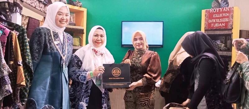 Ketua Dekranasda Kota Bengkulu  Hadiri Acara HUT Dekranas di Balik Papan