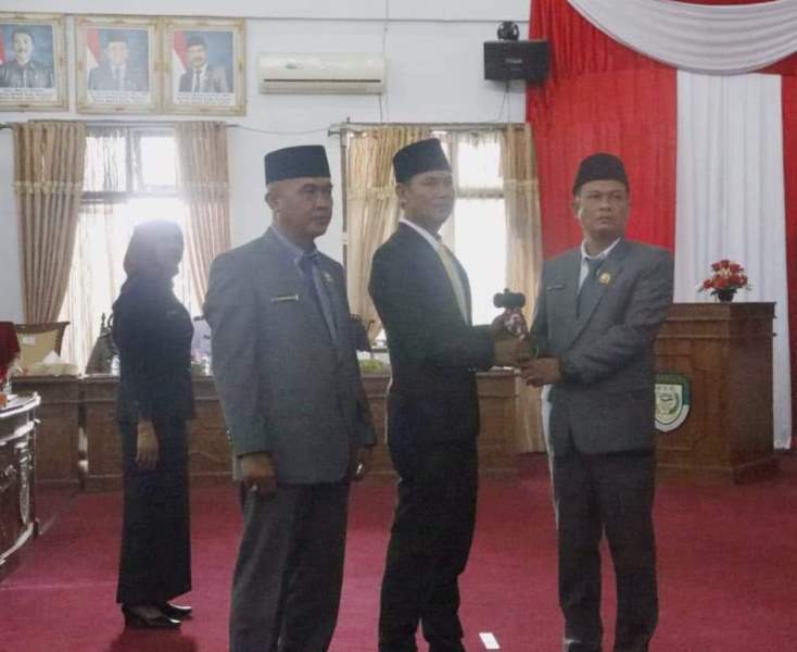 Dihadiri Plt Gubernur Bengkulu, Unsur Pimpinan DPRD Seluma Resmi Dilantik