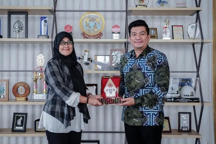 Bupati Arie Usulkan Pembangunan BTS dan Akses Internet Gratis ke Komdigi RI