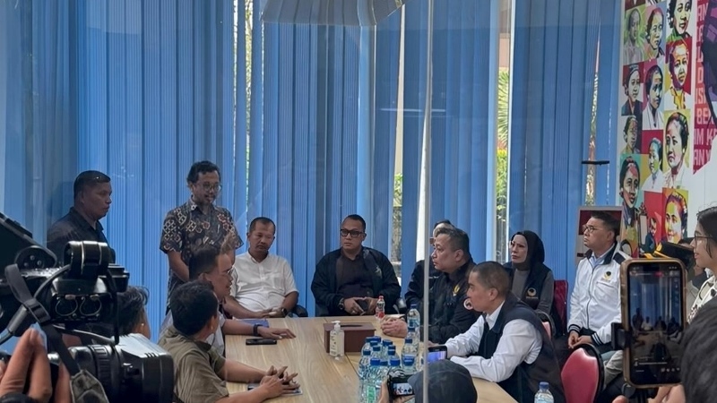 Pemimpin Redaksi  TEMPO Minta Maaf Soal Cover Surya Paloh