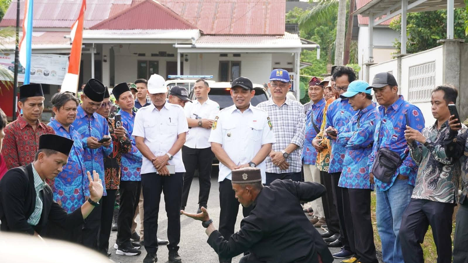 Walikota Hadir Langsung, Warga Perumahan Tebat Rapak Syukuran Jalan Baru