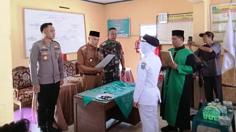 Camat Batik Nau Lantik PJ Kades Serangai