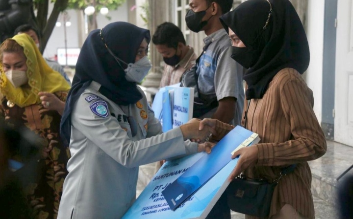 Wujud Manifestasi Negara, Jasa Raharja Serahkan Santunan Korban Kecelakaan Bus di Magetan