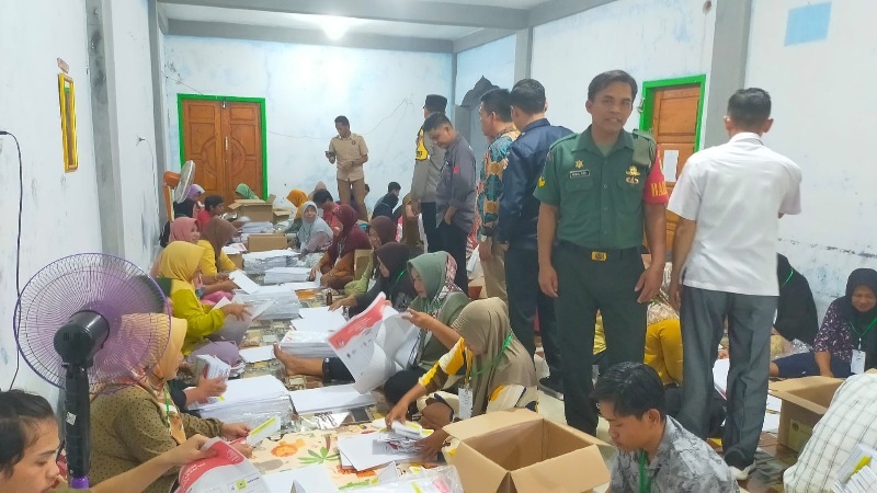 Turun Langsung, Kapolres Kaur  Monitoring Proses Pelipatan Surat Suara 