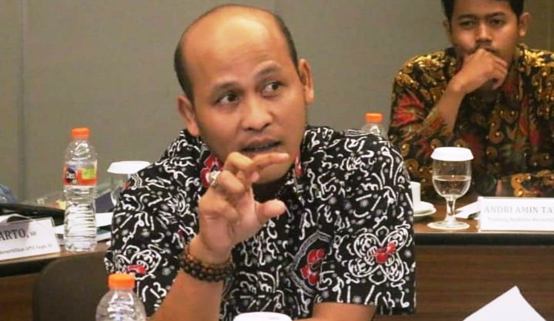 'RUNTUHNYA' INTEGRITAS MORAL PENJAGA BENTENG KEADILAN