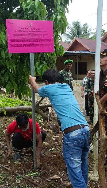 Kejaksaan Negeri Sita Barang-Barang Milik Mantan Bupati Seluma 