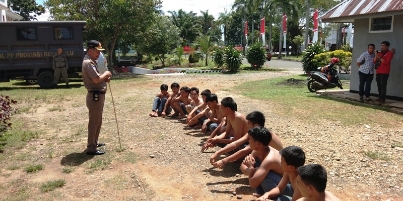 Bolos Sekolah, Belasan  Pelajar Diamankan Satpol PP