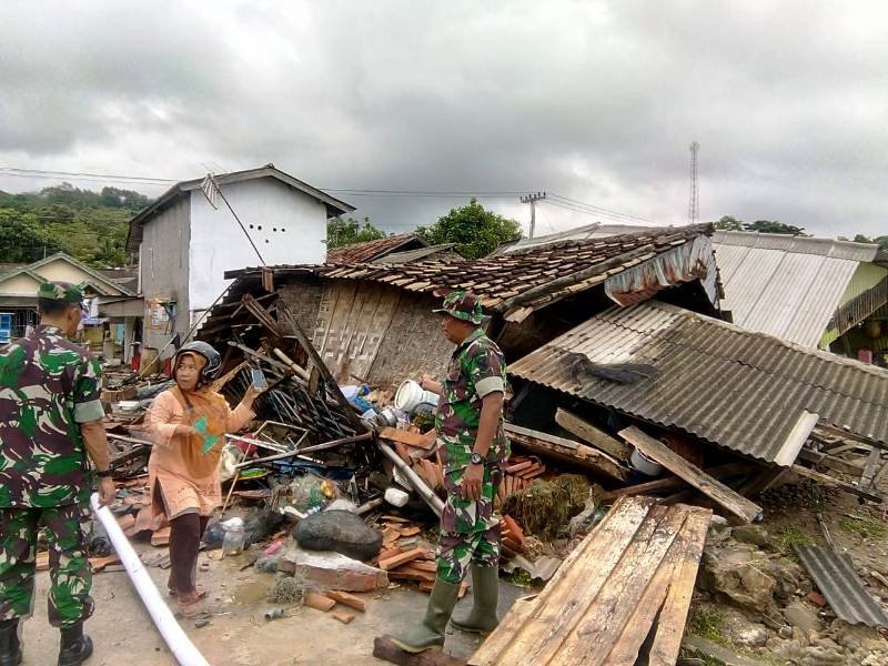 Kodam II/Sriwijaya Kerahkan Pasukan Bantu Korban Tsunami Lampung