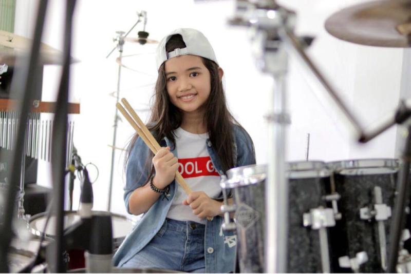 Drummer Anak Perempuan Bengkulu akan Pecahkan Rekor Bermain Drumb Terlama