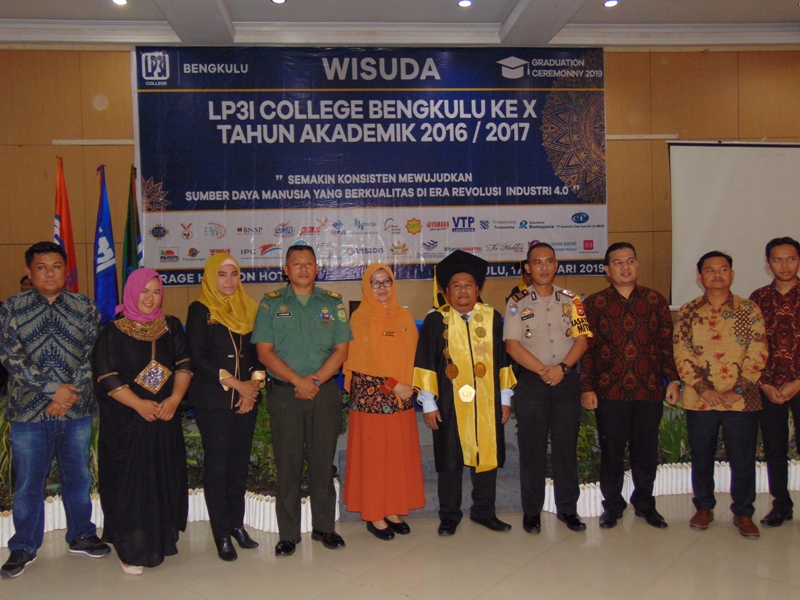 90%  Mahasiswa LP3I  Bengkulu Kerja  Sebelum Wisuda