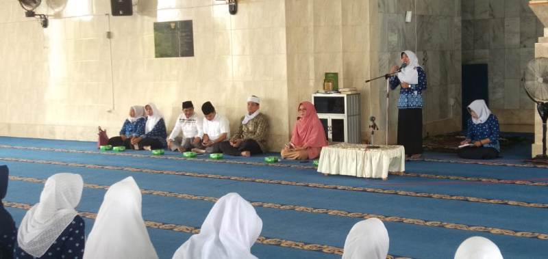 300 Guru Himpaudi Salat dan Doa Bersama  di Mesjid At-Taqwa