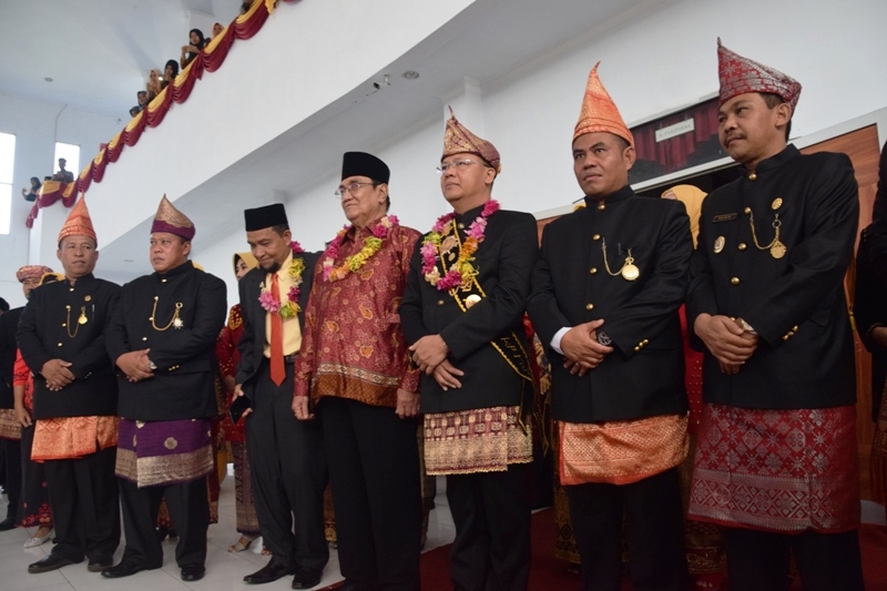 Perbatasan Mukomuko-Sumbar Dibangun Gapura Bunga Rafflesia dan Batik Besurek