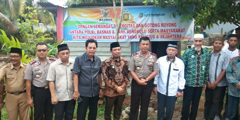 Kapolda Turun Bantu Bedah Rumah