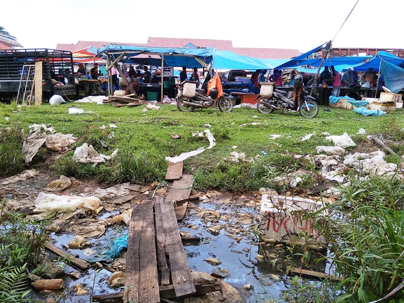 Sampah Pasar Koto Jaya Resahkan Warga
