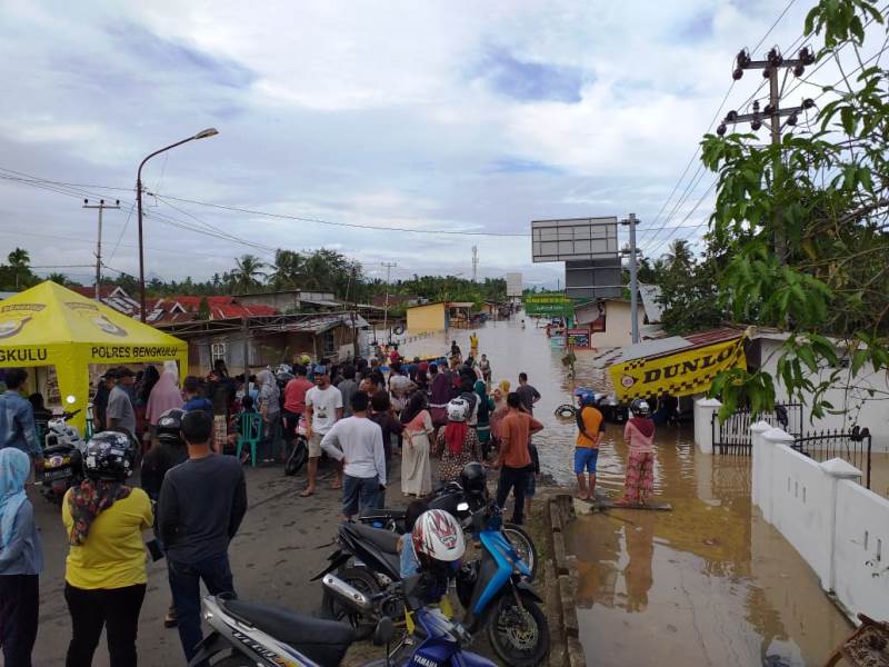 Gubernur Sempat Menahan Tangis, Ribuan Korban Mengungsi, Ratusan Hewan Ternak Tewas Akibat Banjir