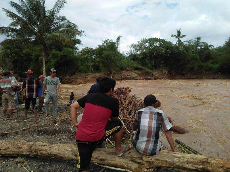 Belum Ditemukan, Warga Pagar Gunung Terseret Arus Sungai Musi