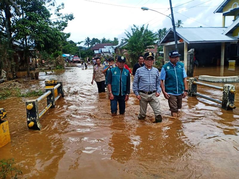 Warga Masih Hilang Diseret Sungai Musi