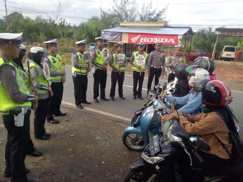 Dikira Razia, Ternyata Polisi Bagi Takjil