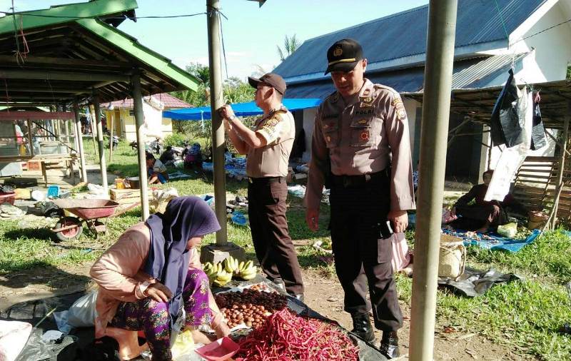 Polsek Monitoring Harga Sembako di Pasar