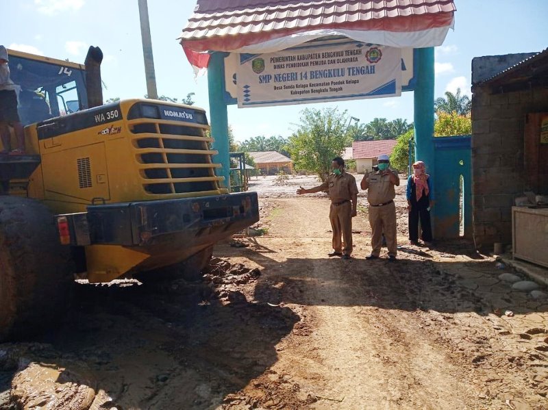 Rehab Sekolah Rusak Akibat Banjir dan Longsor Segera Diajukan