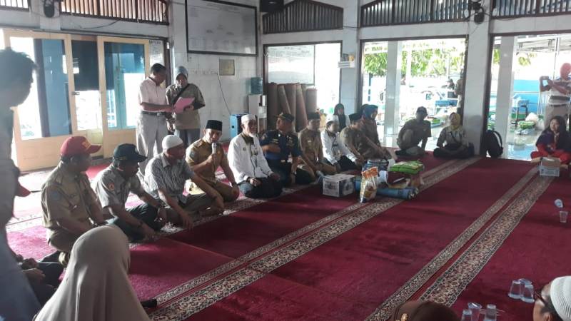 Pemkot Bengkulu Serahkan Bantuan untuk Korban Kebakaran di Bumi Ayu