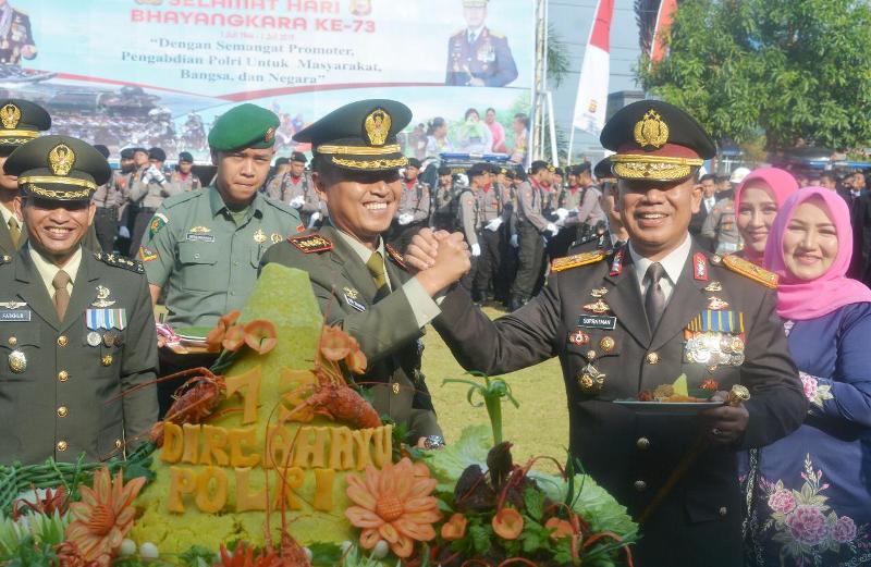 HUT Ke 73 Bhayangkara, Danrem Beri Tumpeng