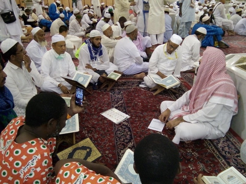 JCH Bengkulu  Membaca Alquran di Masjid Nabawi