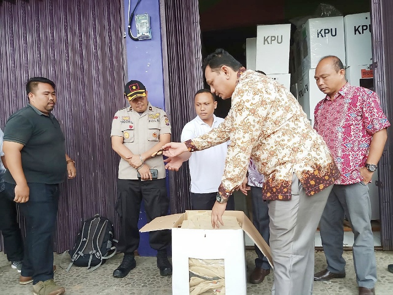 KPU Mukomuko Diperintahkan   KPU RI Bongkar Kotak Suara