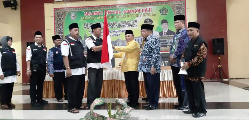 393 JCH Kloter 1 Bengkulu Berangkat ke BIM