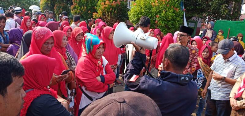 Ratusan Walimurid SDN 62 Kota Bengkulu Gelar Aksi Demo