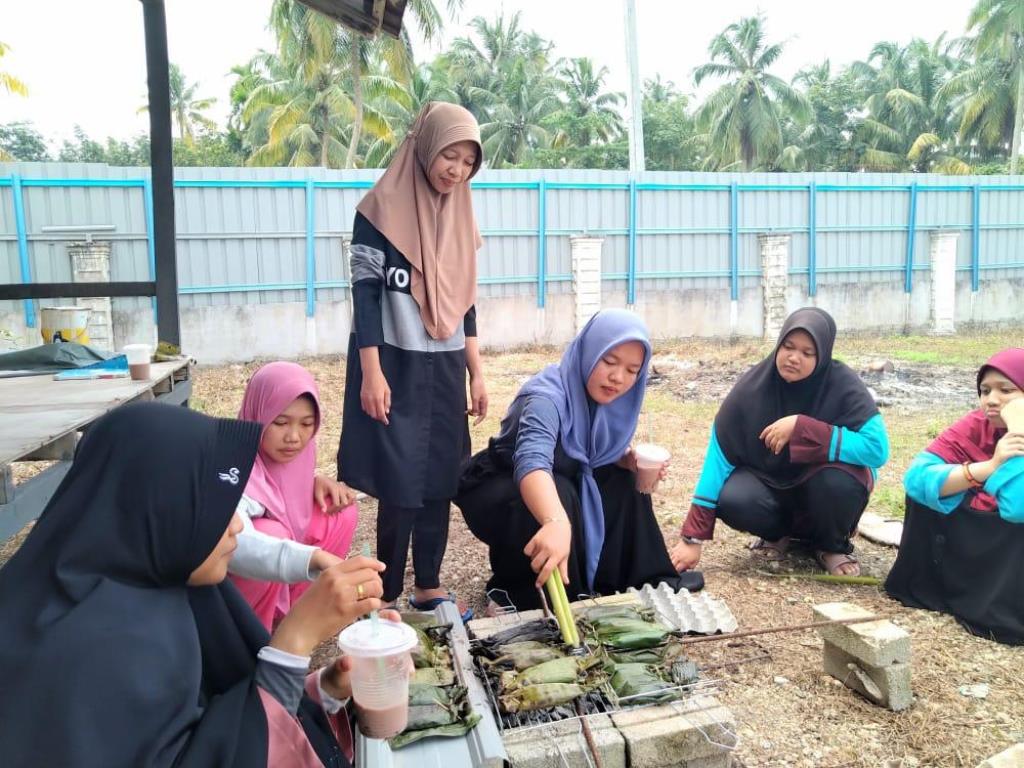 Mahasiswa KKN Luar Negeri IAIN Bengkulu Perkenalkan Kuliner dan Lagu Ikan Pais di Negeri Kedah, Malaysia