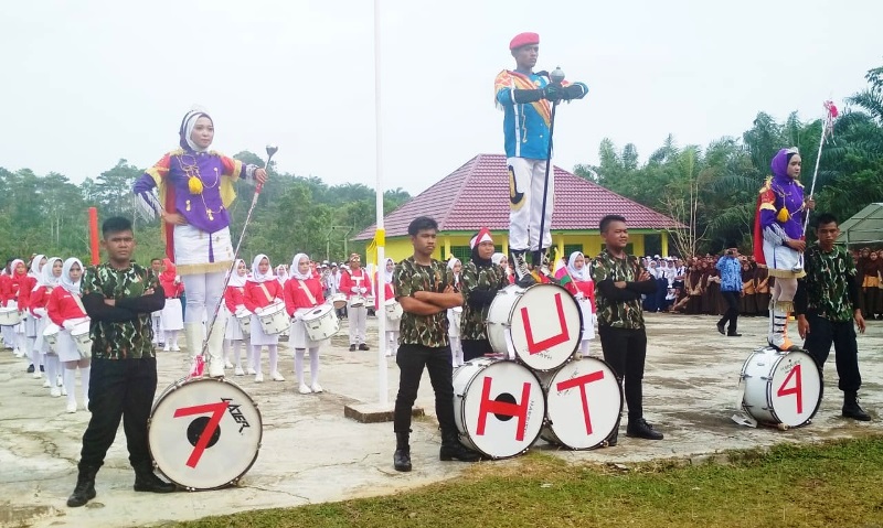 Tampil Perdana Drum Band SMKN 6 BU Memukau Peserta HUT RI ke 74