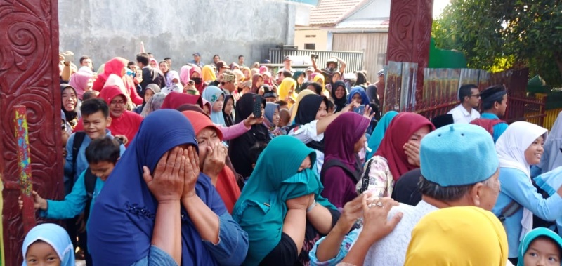 Isak Tangis Tak Terbendung, Pasca Segel SDN 62 Dibuka